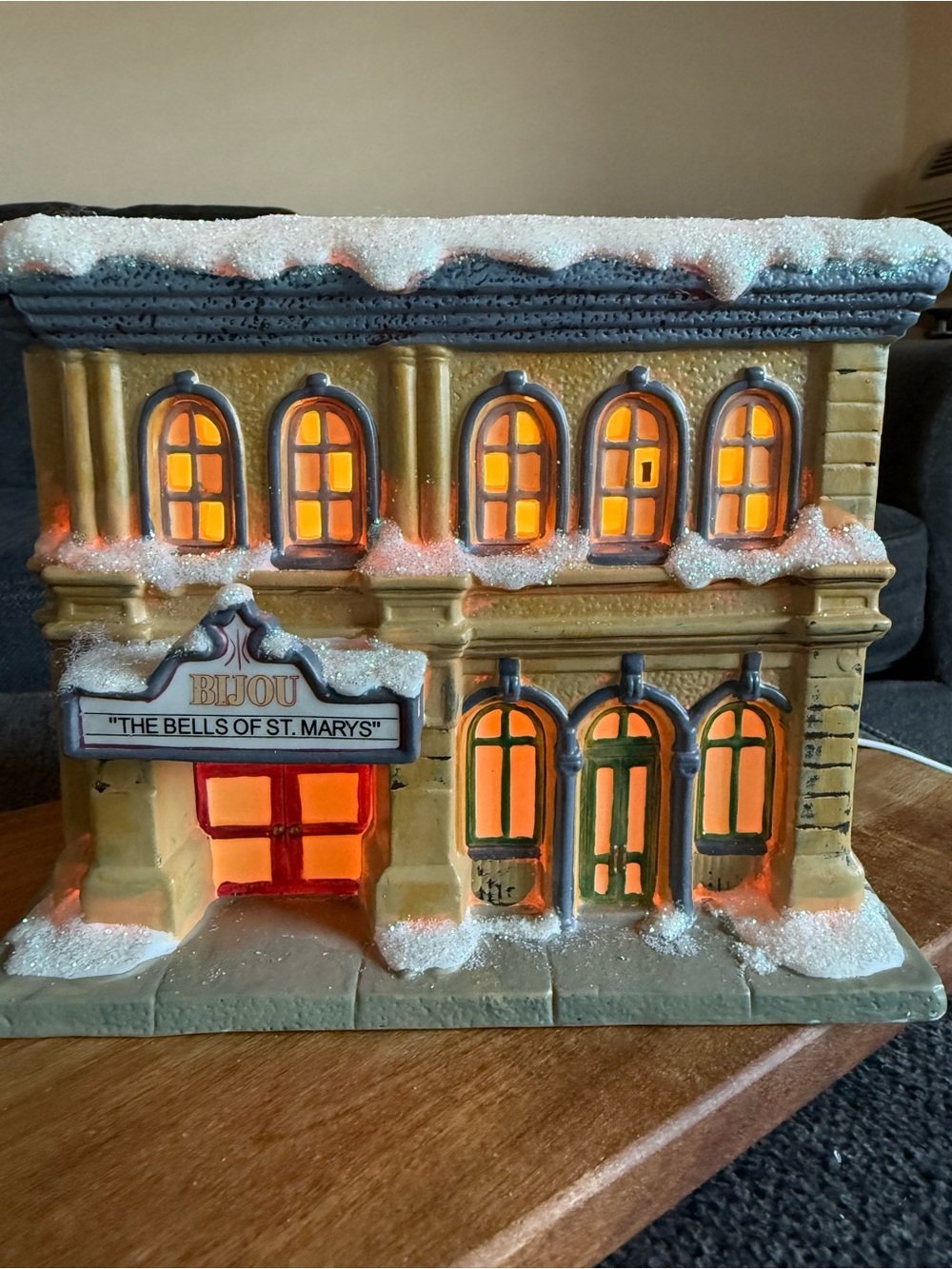 Enesco Vtg. It’s A Wonderful Life Lighted Christmas Village Bijou Theatre 2003